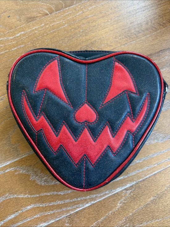 Love Pain and Stitches Handbags - Love pain and stitches meanie heart bag